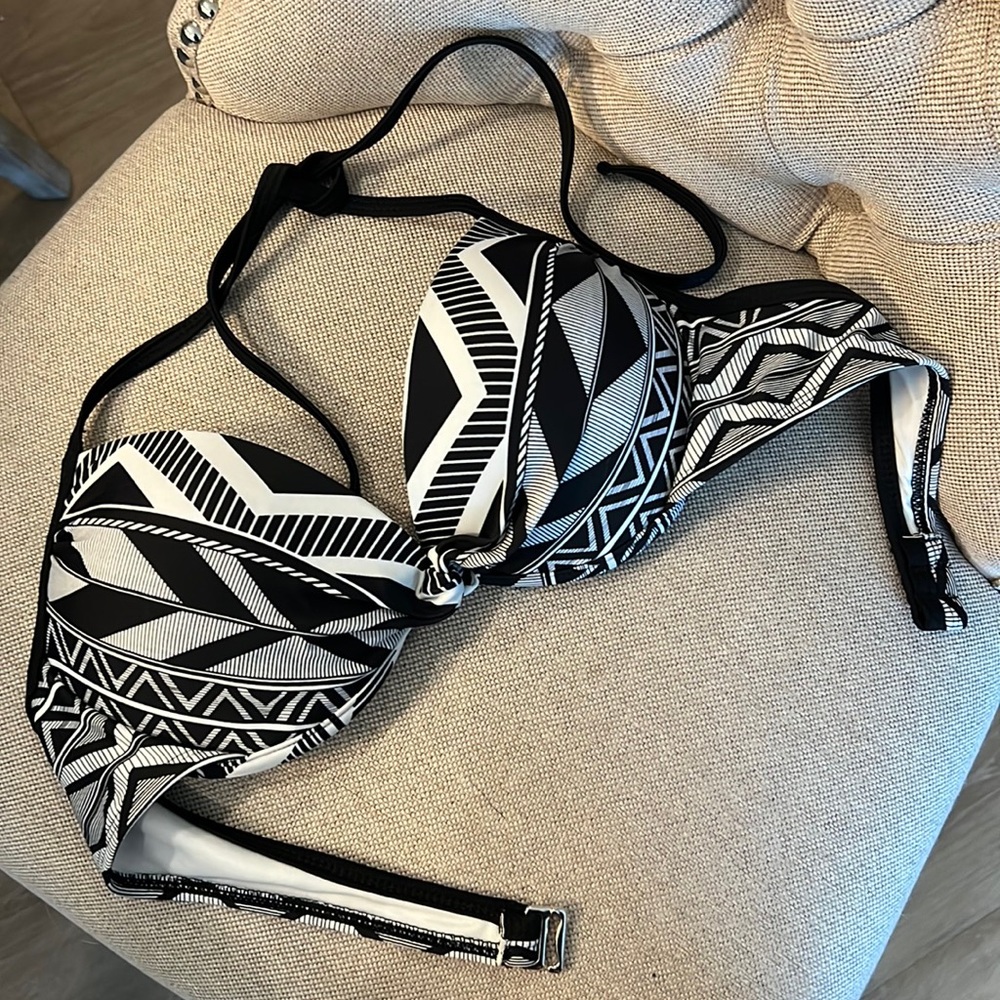 Xhilaration Black and White Bikini Top Size Large